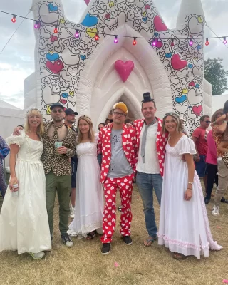 At Camp Bestival, Sara Cox renews her vows to her husband, and she celebrates with a can of Stella