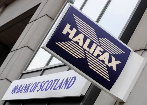 hundreds of users are locked out of online banking and mobile apps due to the failure of Halifax and Lloyds Bank