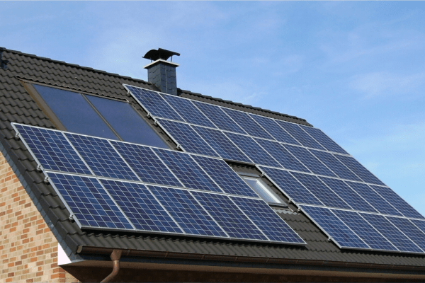 The Advantages of Hiring Solar Panel Installers Instead of Going DIY