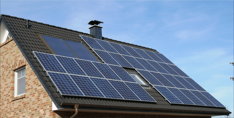 The Advantages of Hiring Solar Panel Installers Instead of Going DIY