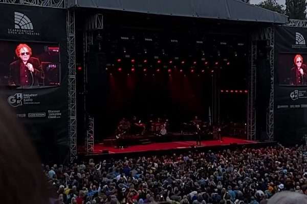 SCARBOROUGH OPEN AIR THEATRE PRESENTS: SIMPLY RED, A REVIEW OF THE LIVE SHOW