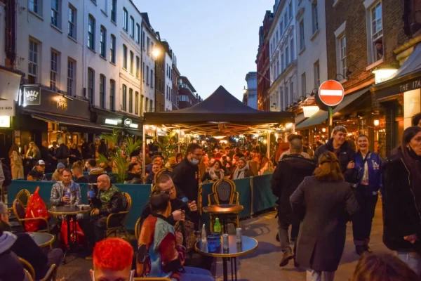 Exploring London’s Nightlife: Fun in Pubs and Party Nights
