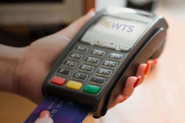 Do all card machines need an internet connection to accept payments?