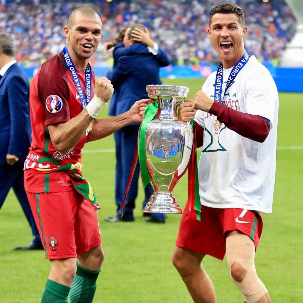 Cristiano Ronaldo and Pepe holidng a trophy together